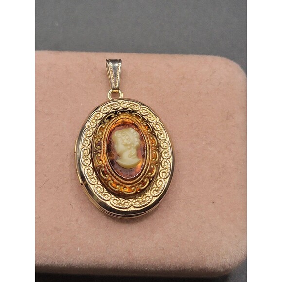Vintage Hobe Cameo Gold tone Locket Necklace pendant - Picture 1 of 8
